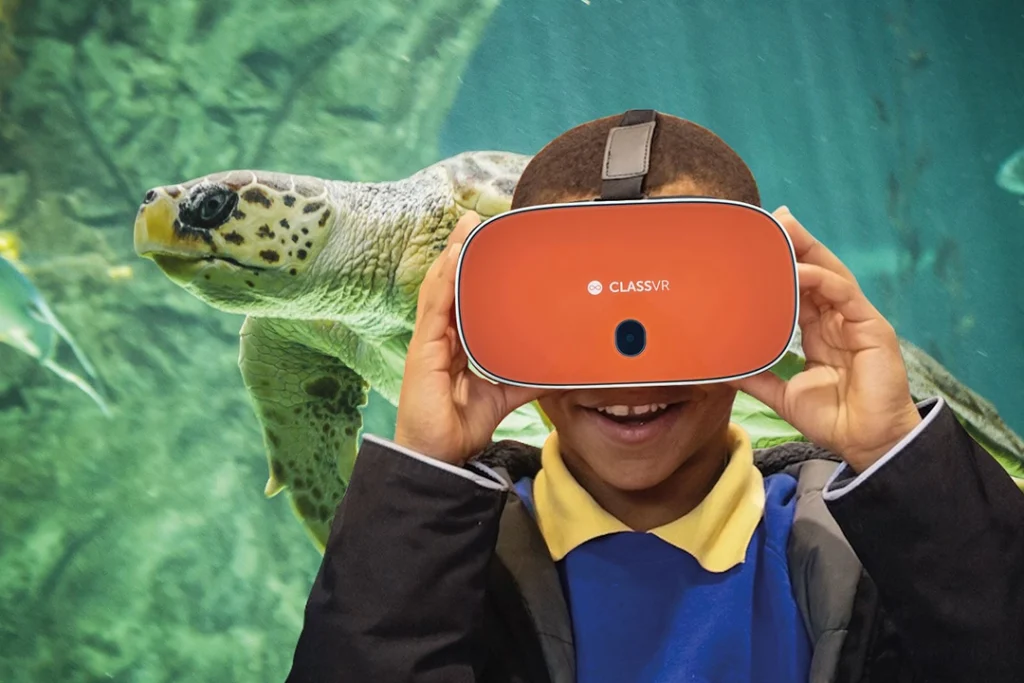 Realidade Virtual e Aumentada para Sala de Aula